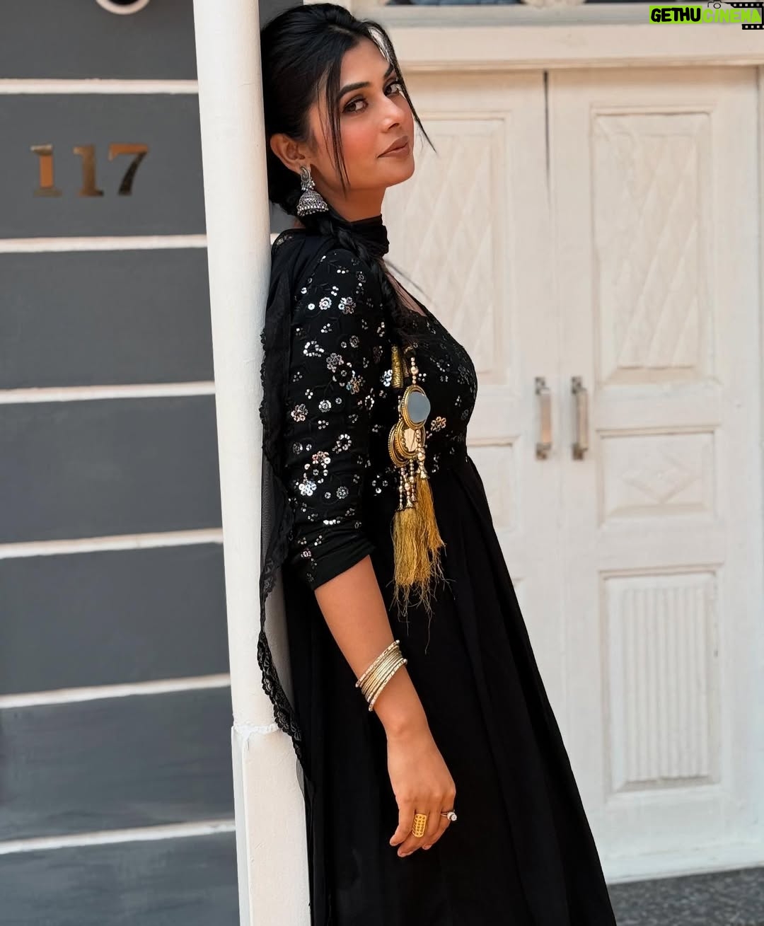 Ruba Khan - 8.5K Likes - 🖤