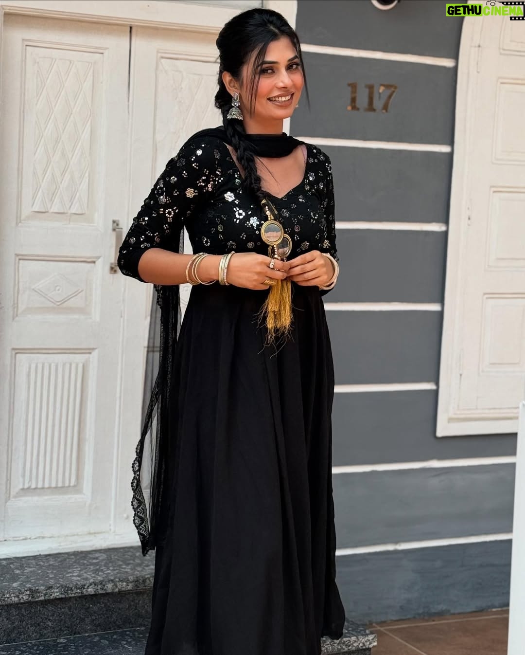 Ruba Khan - 8.5K Likes - 🖤