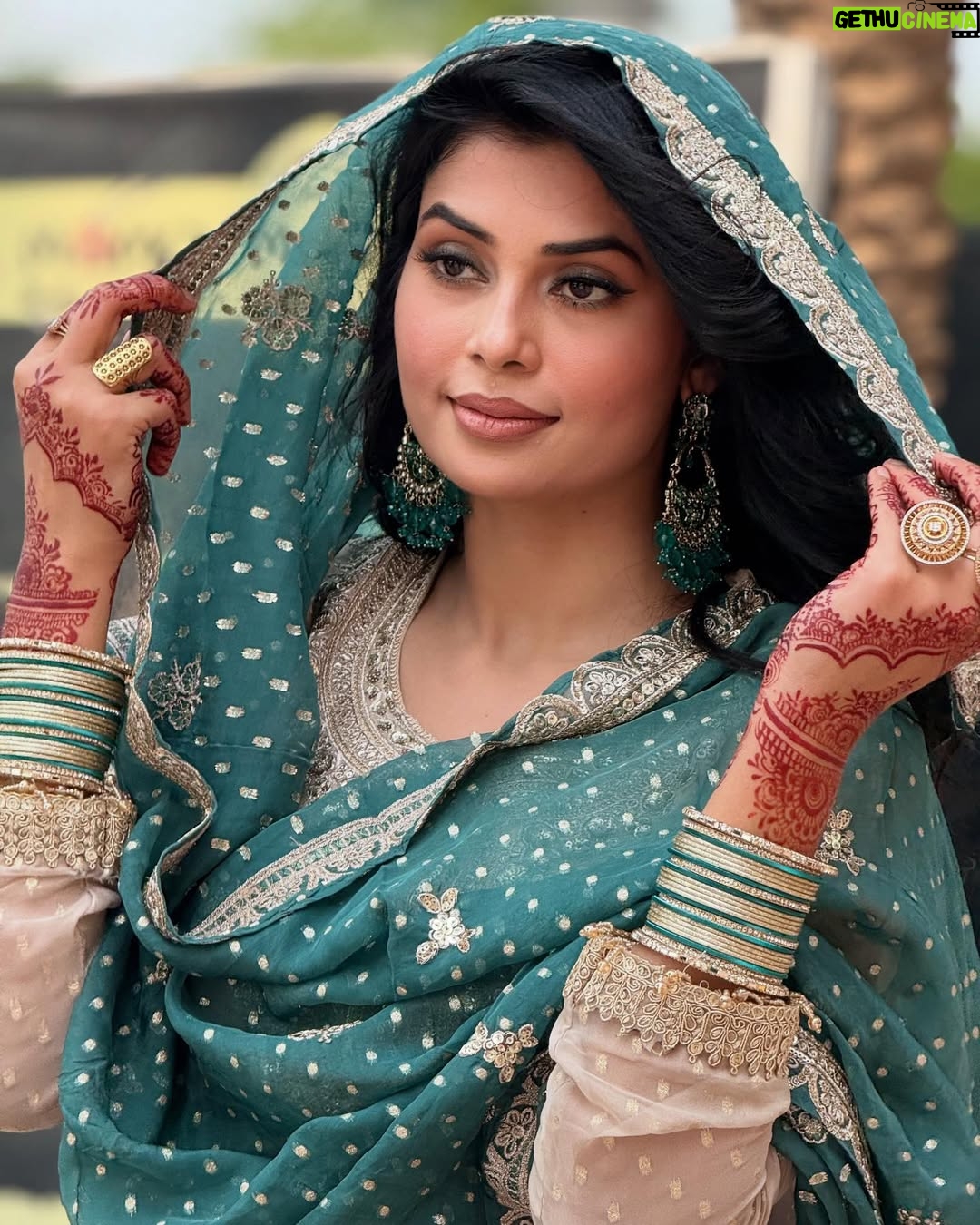 Ruba Khan - 11K Likes - Happy Eid all 🌙