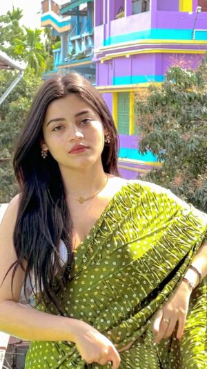 Ruchika Ray Instagram - 🪞🌸✨