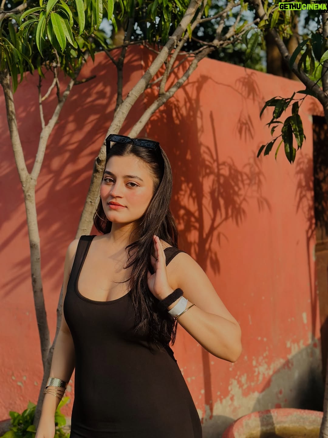Ruchika Ray - 12.3K Likes - neele neele ambar 💃🏻💘🎬👓