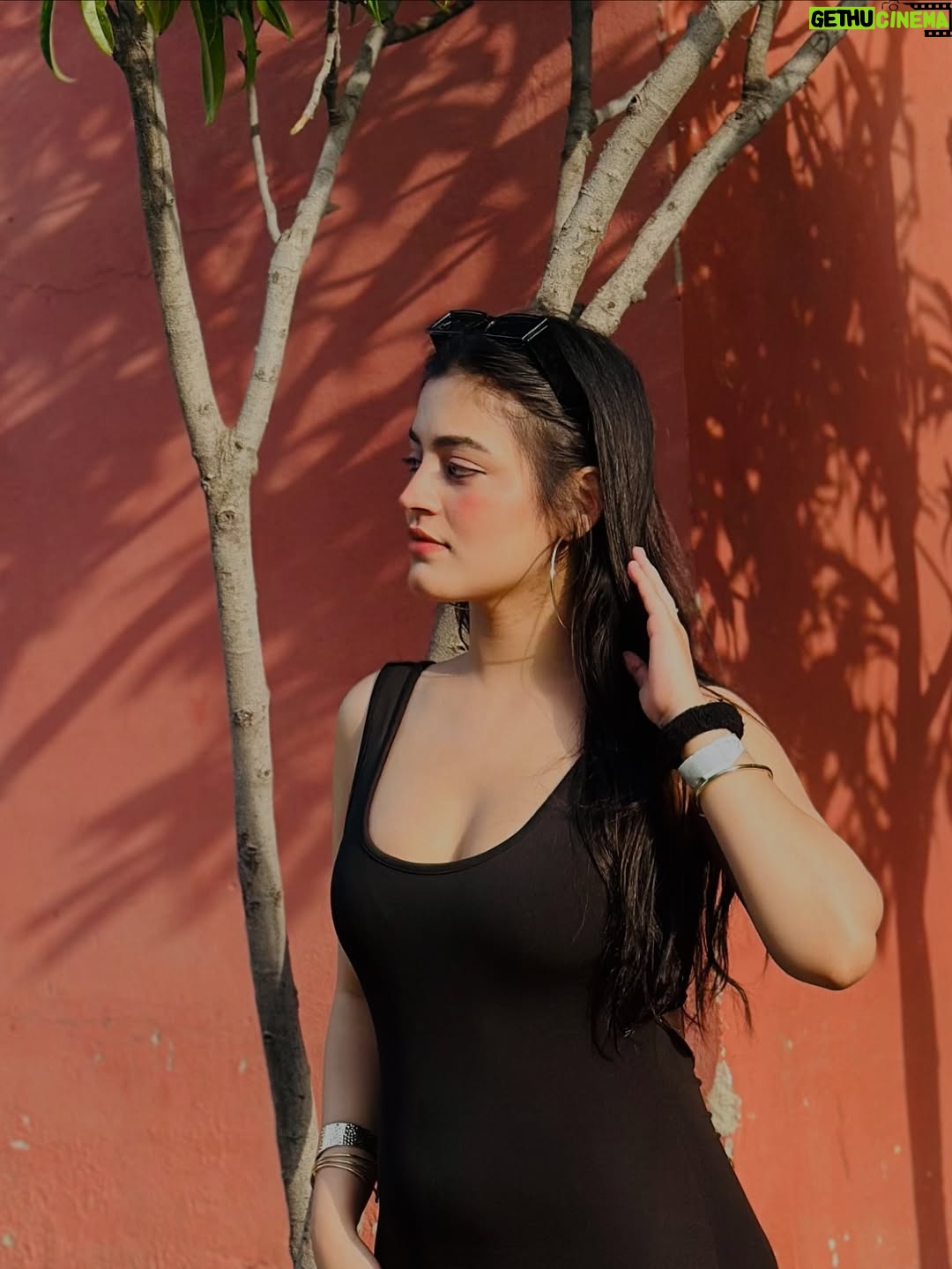 Ruchika Ray - 12.3K Likes - neele neele ambar 💃🏻💘🎬👓