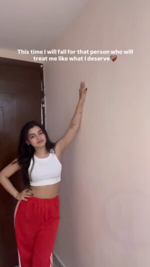 Ruchika Ray Instagram - you glow different when you are in love ❤️💋