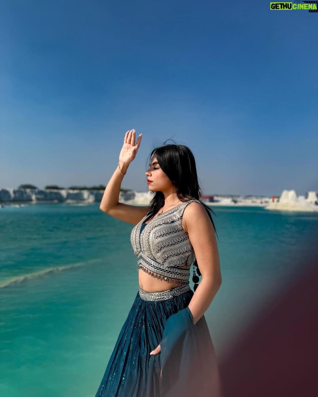 Rugees Vini - 10.9K Likes - Shades of blue💙