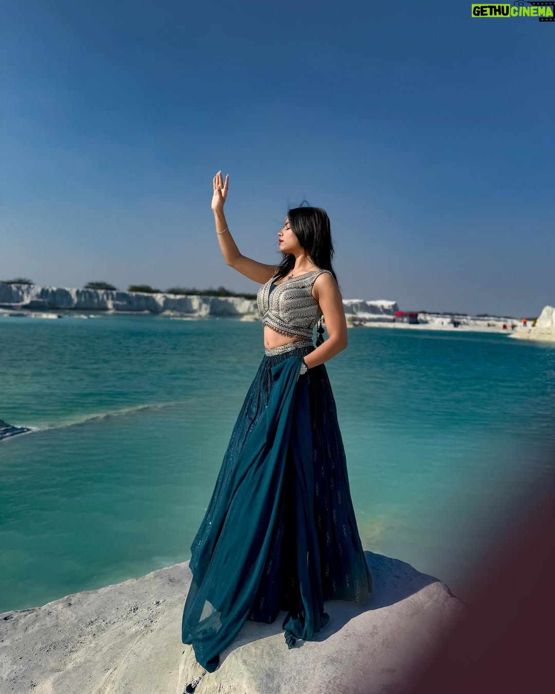 Rugees Vini - 10.9K Likes - Shades of blue💙
