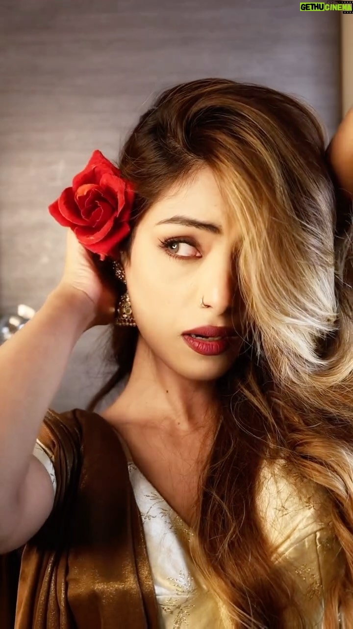 Rukaiya Firoz Khan - 31.9K Likes - Gula - Bae 🥀✨ 

#reels #udi #rukaiyakhan06 #trending #transition #makeup #saree