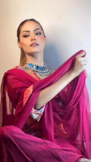 Rukaiya Firoz Khan Instagram - Eid Ul Adha Mubarik🌙❤️
Outfit- @rukaiyakouture
#GRWM #MakeupReel #DesiGlam #EidReady #AfghanLook #MagentaVibes #EthnicBeauty #ReelMakeup #MakeupInspo #GlamVibes #TransitionReel #TraditionalLook #eiduladha