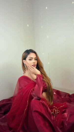 Rukaiya Firoz Khan Instagram - Nazariya ki maari🪷
Lehenga- @rukaiyas_kouture