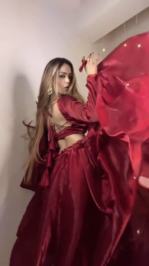 Rukaiya Firoz Khan Instagram - Bailamos🔥🪭
Lehenga - @rukaiyas_kouture