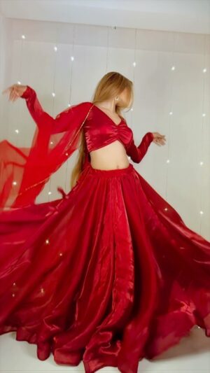 Rukaiya Firoz Khan Instagram - Ankhiyan de kol🪔🪭
Lehenga from @rukaiyas_kouture
#reels #rukaiyakhan06 #reelsinstagram #lehenga #RukaiyaKouture