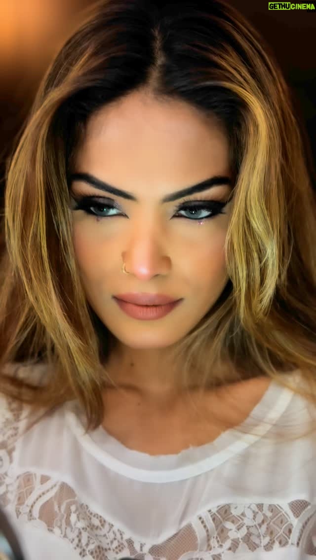 Rukaiya Firoz Khan - 9.6K Likes - 🌸🫶🏼 

#reels #explorepage✨ #makeup #rukaiyakhan06 

makeup tutorial, glam makeup look, party makeup tutorial, easy makeup for beginners, step by step makeup, indian makeup tutorial, makeup hacks, beauty tips