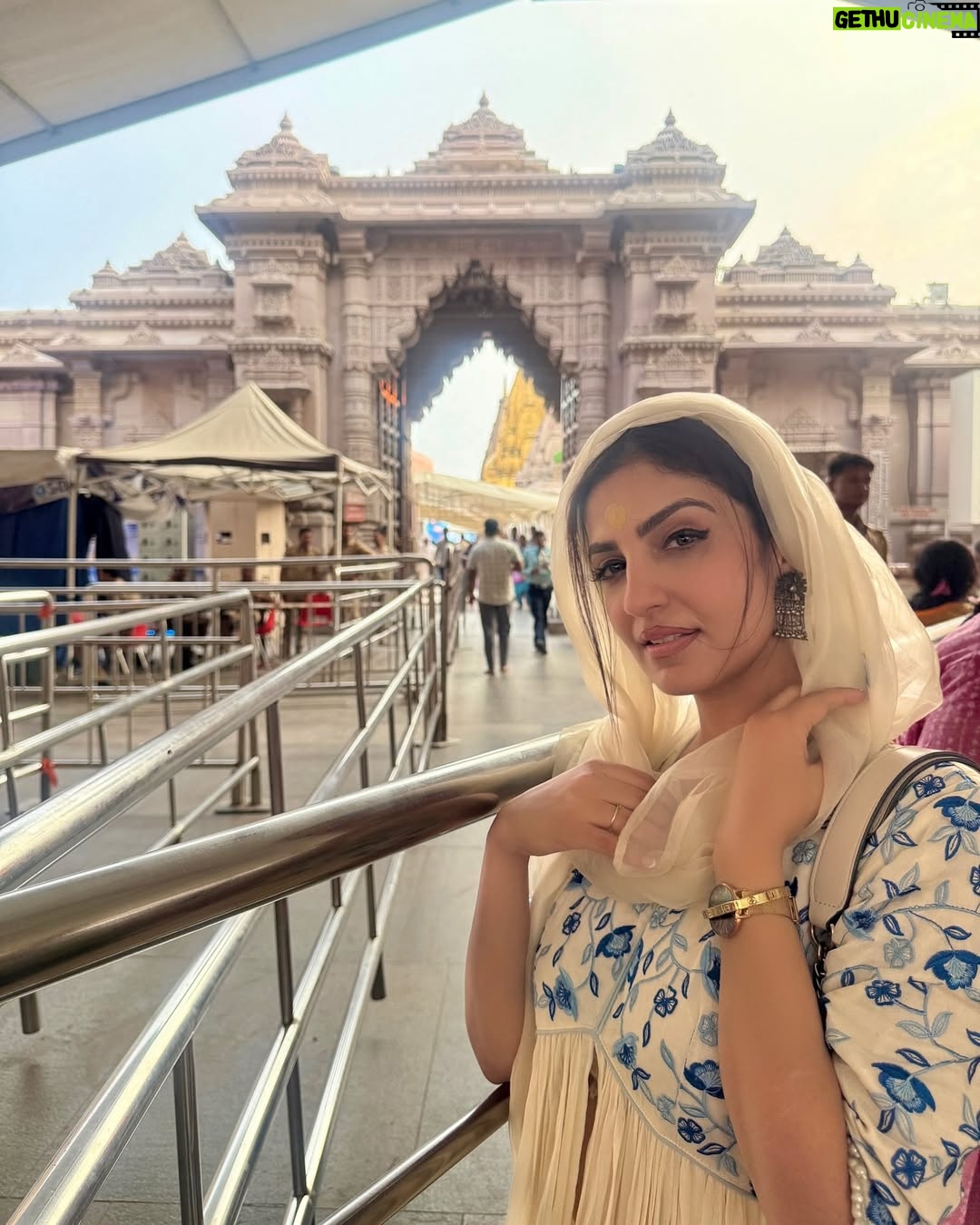 Rupali Jagga - 18.7K Likes - Om Namah Shivay 🔱🙏🏼
.
.
Did Baba Kashi Vishwanath Darshan Yesterday🙏🏼 Now Ready To Take Over The Stage #Rupalijagga live
.
.
#rupalijagga #ganga #kashi #kashivishwanathtemple #banaras #varanasi #omnamahshivay