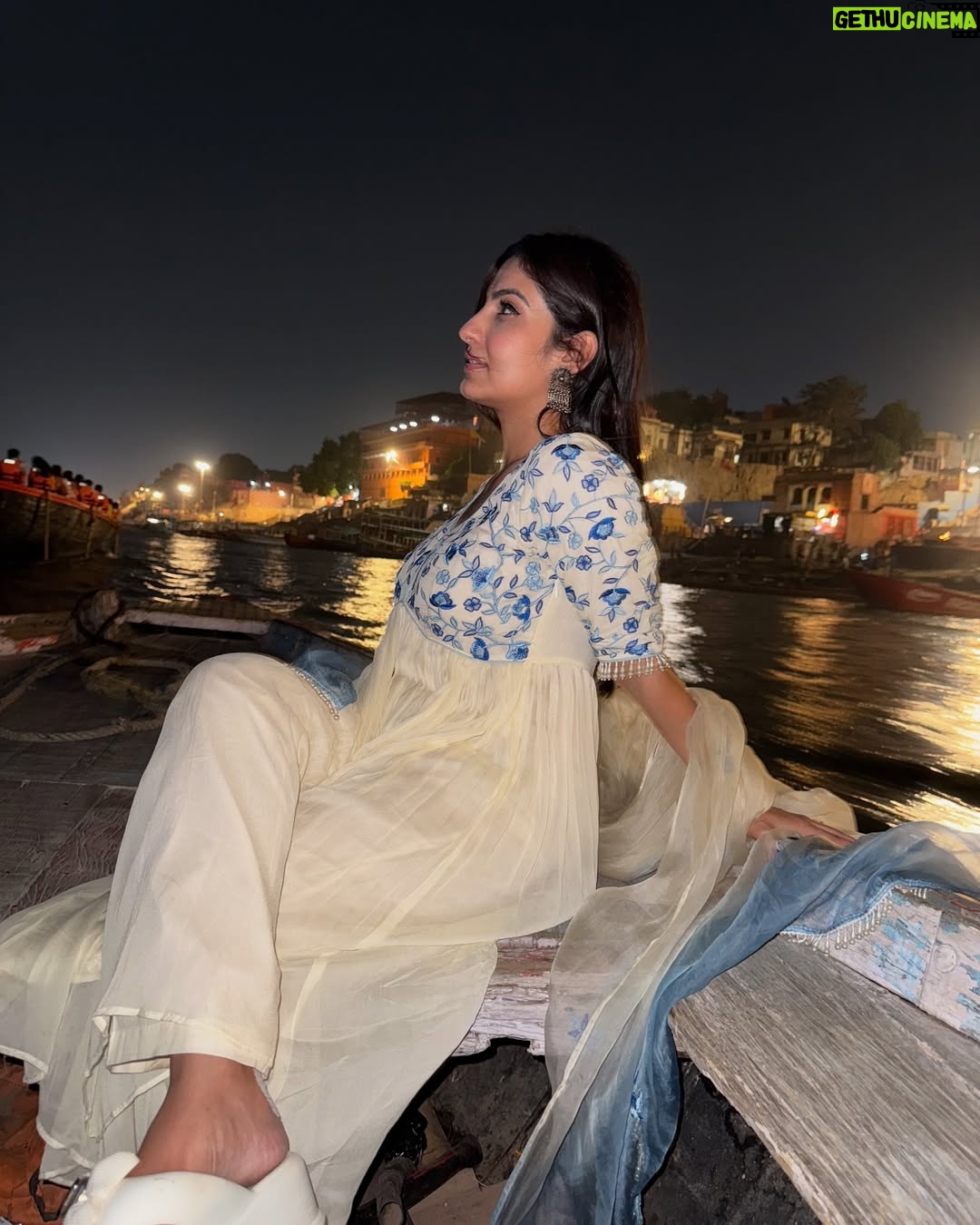 Rupali Jagga - 18.7K Likes - Om Namah Shivay 🔱🙏🏼
.
.
Did Baba Kashi Vishwanath Darshan Yesterday🙏🏼 Now Ready To Take Over The Stage #Rupalijagga live
.
.
#rupalijagga #ganga #kashi #kashivishwanathtemple #banaras #varanasi #omnamahshivay