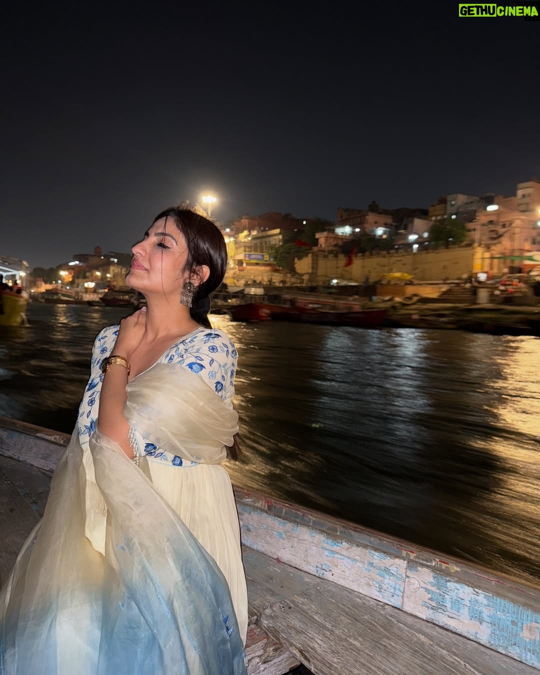 Rupali Jagga - 18.7K Likes - Om Namah Shivay 🔱🙏🏼
.
.
Did Baba Kashi Vishwanath Darshan Yesterday🙏🏼 Now Ready To Take Over The Stage #Rupalijagga live
.
.
#rupalijagga #ganga #kashi #kashivishwanathtemple #banaras #varanasi #omnamahshivay