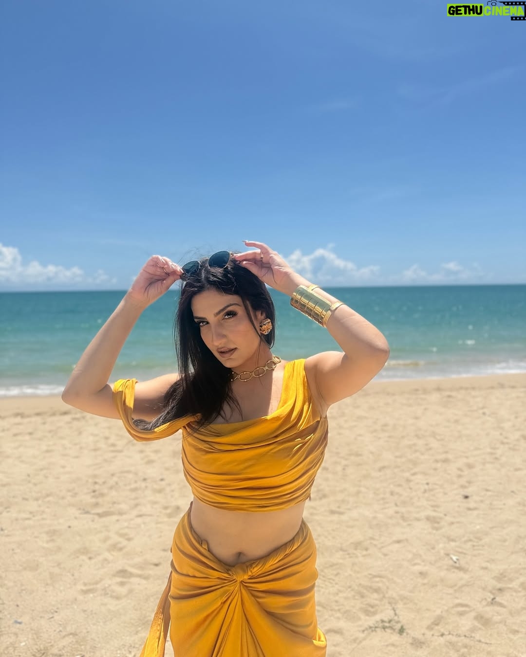 Rupali Jagga - 15.7K Likes - 🧜‍♀️🦪🏖️🐚☀️
Look For The Show In Phuket Yesterday ..
.
.
Outfit - @arokaofficial 
Earrings - @hamesa.in
Neckpiece- @jiaarajewellery 
Bracelet- @baala_jewels 
Stylist- @styledbysujata 
Assistant- @vrudhirita333
Intern - @priiiyaankkaa 
#jalpari #sea #thailand #phuket #rupalijagga