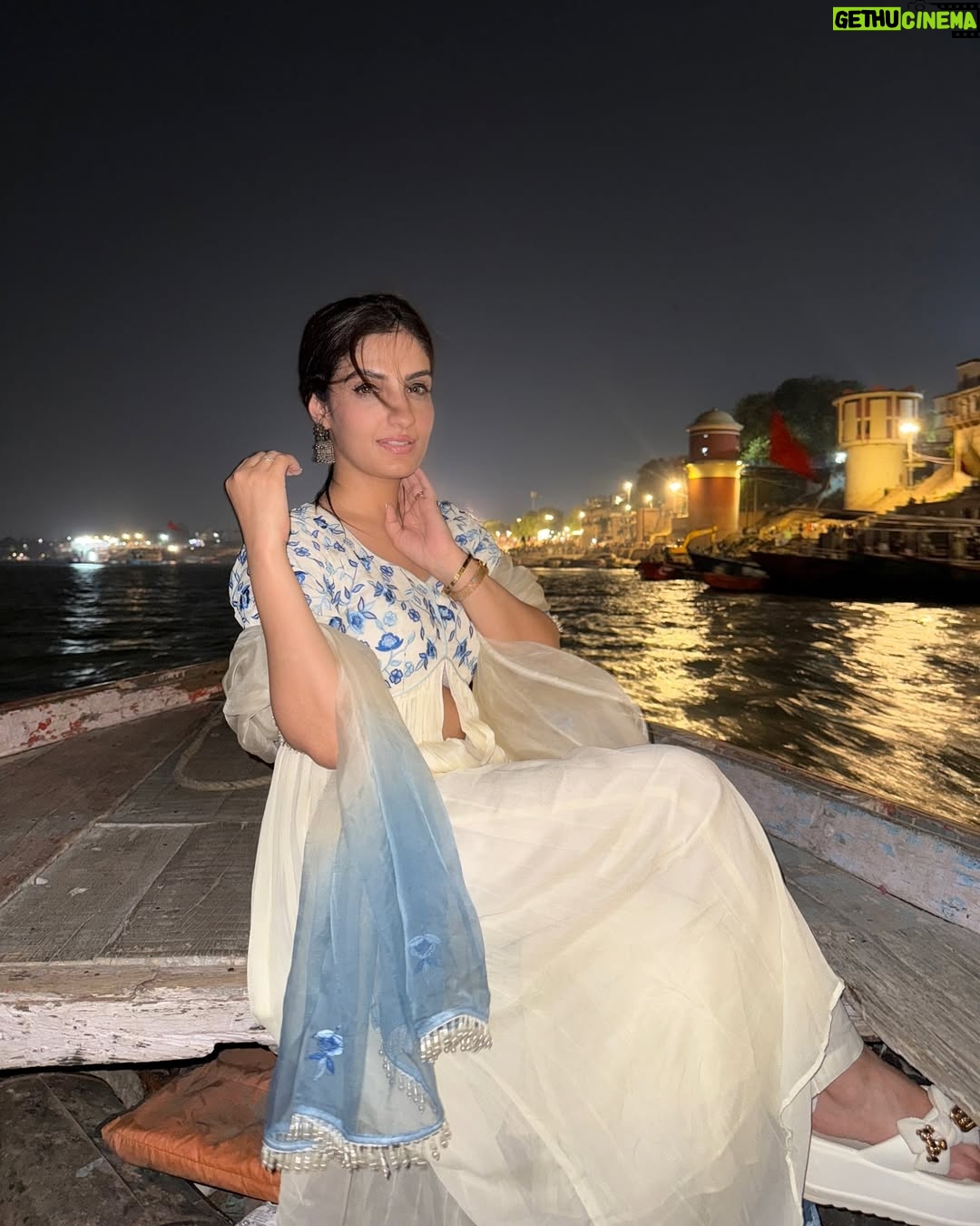 Rupali Jagga - 18.7K Likes - Om Namah Shivay 🔱🙏🏼
.
.
Did Baba Kashi Vishwanath Darshan Yesterday🙏🏼 Now Ready To Take Over The Stage #Rupalijagga live
.
.
#rupalijagga #ganga #kashi #kashivishwanathtemple #banaras #varanasi #omnamahshivay