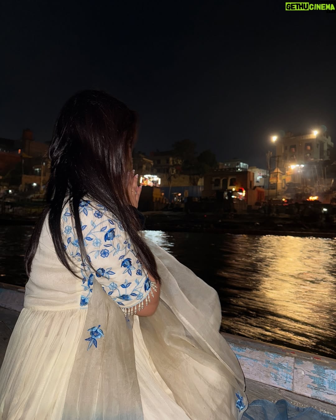 Rupali Jagga - 18.7K Likes - Om Namah Shivay 🔱🙏🏼
.
.
Did Baba Kashi Vishwanath Darshan Yesterday🙏🏼 Now Ready To Take Over The Stage #Rupalijagga live
.
.
#rupalijagga #ganga #kashi #kashivishwanathtemple #banaras #varanasi #omnamahshivay