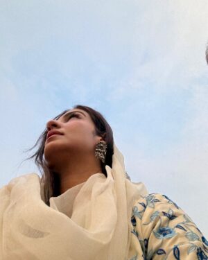 Rupali Jagga Instagram - Om Namah Shivay 🔱🙏🏼
.
.
Did Baba Kashi Vishwanath Darshan Yesterday🙏🏼 Now Ready To Take Over The Stage #Rupalijagga live
.
.
#rupalijagga #ganga #kashi #kashivishwanathtemple #banaras #varanasi #omnamahshivay
