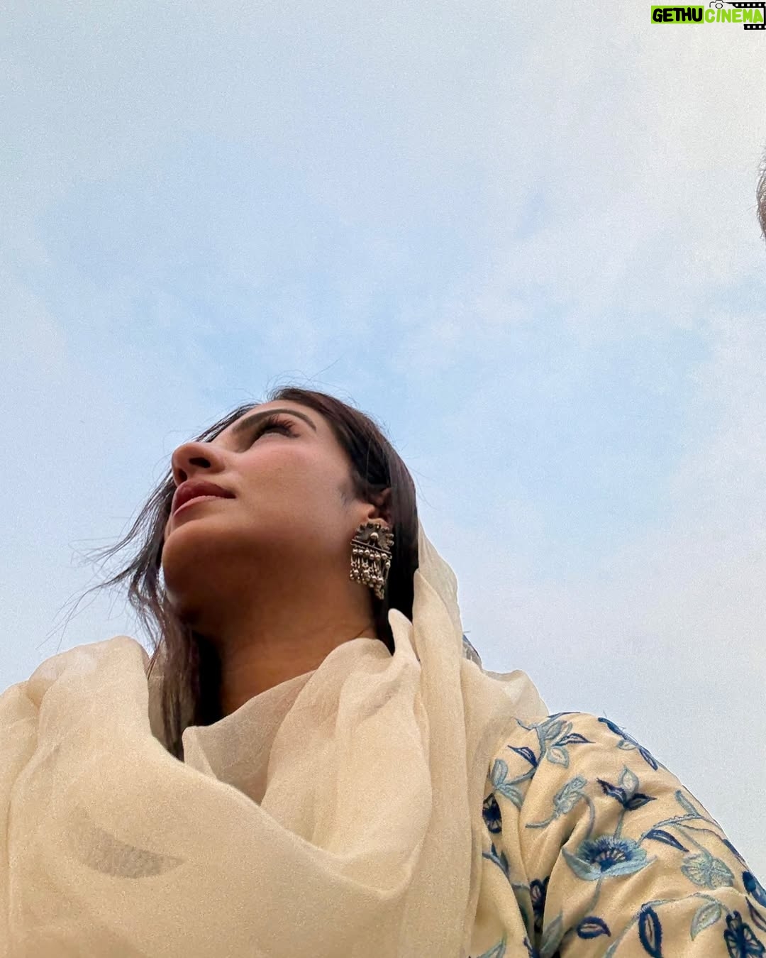 Rupali Jagga - 18.7K Likes - Om Namah Shivay 🔱🙏🏼
.
.
Did Baba Kashi Vishwanath Darshan Yesterday🙏🏼 Now Ready To Take Over The Stage #Rupalijagga live
.
.
#rupalijagga #ganga #kashi #kashivishwanathtemple #banaras #varanasi #omnamahshivay