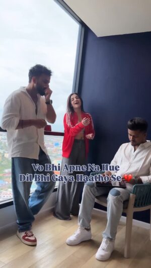 Rupali Jagga Instagram - Dil Bhi Gaya Haathon Se š
.
.
Beatbox- @_dheeerajsingh
Keys- @_vipul_60
#rupalijagga #sufimusic #sufi #shayari #poetry #musicians #bollywoodsongs #urdupoetry #nusratfatehalikhan #nfak #sufism #rawcover #rawvoice #singersofindia