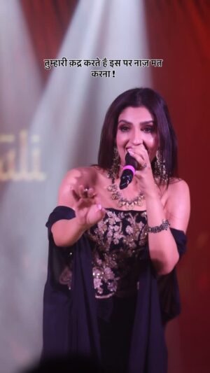 Rupali Jagga Instagram - Arz Kiya Hai š¤š»š Pura Sunkar Jana !!
.
.
Pasand Aye To Zaroor Share Kardenaš¤
#poetry #urdupoetry #irshaad #poetrylover #shayari #sufi #sufibollywithrupali #rupalijagga #urdushayarilovers #musicians #singersofinstagram #bollywoodsongs #sufimusic #nusratfatehalikhan #nfak