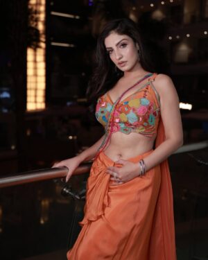Rupali Jagga Instagram - Tere Naam Se Mar Jaun 🧡❤️🩹
.
Love All These Pictures... Slide and Go Through Them all 🥹
Outfit - @mergedesignofficial
Earrings & bracelets - @muchmore_art_jewellery
Rings- @muchmore_art_jewellery @dazzlebysonia
Stylist - @styledbysujata
Assistant - @vrudhirita333 @stylebysaylichavan
Intern - @priiiyaankkaa
#rupalijagga #indianattire❤️ #desigirl #saree #indianoutfit #desi #india #terideewani