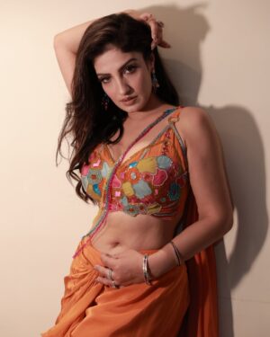 Rupali Jagga Instagram - Tere Naam Se Mar Jaun 🧡❤️🩹
.
Love All These Pictures... Slide and Go Through Them all 🥹
Outfit - @mergedesignofficial
Earrings & bracelets - @muchmore_art_jewellery
Rings- @muchmore_art_jewellery @dazzlebysonia
Stylist - @styledbysujata
Assistant - @vrudhirita333 @stylebysaylichavan
Intern - @priiiyaankkaa
#rupalijagga #indianattire❤️ #desigirl #saree #indianoutfit #desi #india #terideewani