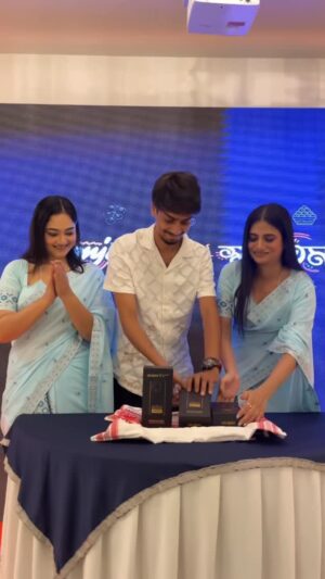 Rupankrita Kalita Instagram - Wearing @paari_boutique at the Alcatel V3 launch event 
Mua @eza_makeup_artist 

[mobile launching,event,dance,music,fun,Sador mekhela,traditional wear,sisters,siblings,new mobile,alcatel v3,food,makeup,style,trends]

#reelitfeelit #reelinstagram #rupankrita #alankrita #alankritakalita #wondersisters #dimpubaruah #trendingreel