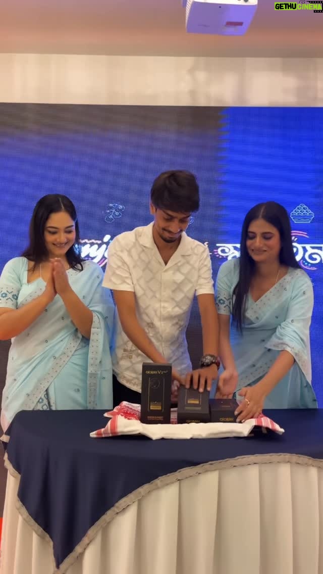 Rupankrita Kalita - 18.6K Likes - Wearing @paari_boutique at the Alcatel V3 launch event 
Mua @eza_makeup_artist 

[mobile launching,event,dance,music,fun,Sador mekhela,traditional wear,sisters,siblings,new mobile,alcatel v3,food,makeup,style,trends]

#reelitfeelit #reelinstagram #rupankrita #alankrita #alankritakalita #wondersisters #dimpubaruah #trendingreel