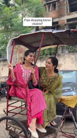 Rupankrita Kalita Instagram - Tag your shopping partner 💕✨
Wearing @shopskylee 
Mua @nayanmonimedhi_ 
In frame @rupankrita_kuki @alankrita_kalita 

[style,indianwear,salwar,saheli,friends,sibling,sisters,puja,durga puja,puja shopping,pink salwar,olive salwar,makeup,trends]