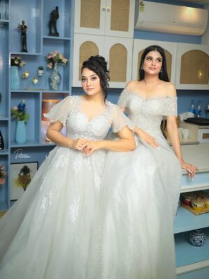 Rupankrita Kalita Instagram - Sis squad goals 💕
Mua @nayanmonimedhi_ 
📷 @denimcoollphotography 
Wearing @kg____creation 
Location @quinoa_guwahati
