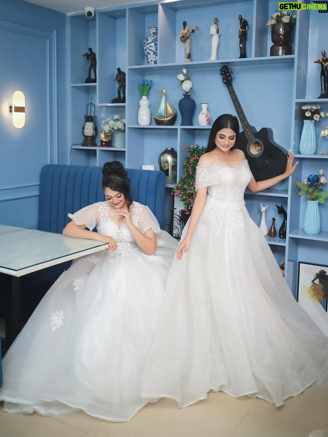 Rupankrita Kalita - 23.3K Likes - Sis squad goals 💕
Mua @nayanmonimedhi_ 
📷 @denimcoollphotography 
Wearing @kg____creation 
Location @quinoa_guwahati
