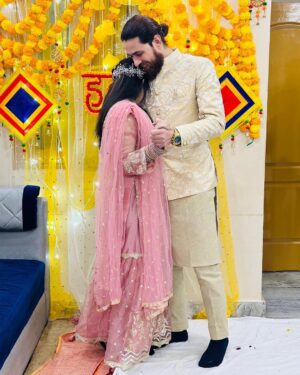 Rushna Noor Instagram - H A L D I 💗🤍
✰
✰
✰
✰
✰
✰
#rushail #instagram #haldi #today #outfits #look #wedding