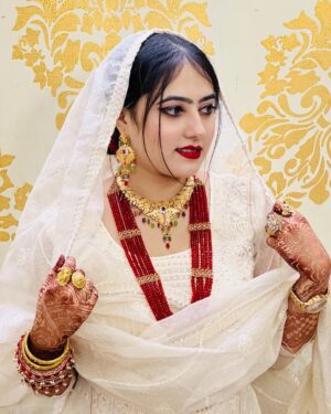 Rushna Noor Instagram - Eid 3rd day look 🤍
✰
✰
✰
✰
✰
✰
#rushna #instagram #eid #eidoutfit #eidcollection #girl #look #outfit