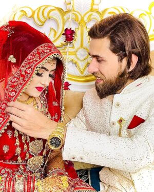 Rushna Noor Instagram - Happy 3rd Anniversary too u my loving caring nd most favorite person I love u so much 😘😘😘🌺🌺 ur my best friend too nd Your love makes me feel like the luckiest person in the world …Life is never easy, but with u beside me, every day is a new adventure. Here is to many more years to come nd u came into my life and changed everything in a positive way. I appreciate your presence in my life more than words can express nd There is no one who understands me better than you nd ur my everything As we grow older together, as we continue to change with age, there is one thing that will never change. I will always keep falling in love with you 🌺🌺🌺
#happy #anniversary #love