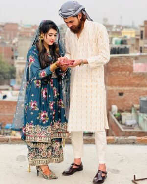 Rushna Noor Instagram - I am so lucky to have you as my husband in my life. I always feel special from you. I prayed to Almighty Allah to have a person like you in my life. And He accepted my prayer and sent you to my life. I am so blessed with your presence, take lots of love and wishes from me in this E I D 🌟 @shailzaibu
✰
✰
✰
✰
✰
✰
#rushail #isntagram #couplegoals #couple #eidmubarak #eid #eidoutfit