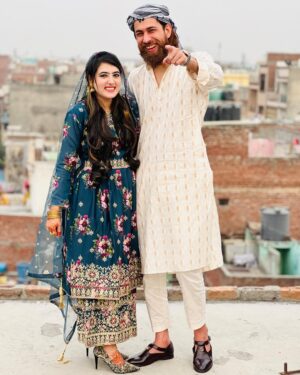 Rushna Noor Instagram - I am so lucky to have you as my husband in my life. I always feel special from you. I prayed to Almighty Allah to have a person like you in my life. And He accepted my prayer and sent you to my life. I am so blessed with your presence, take lots of love and wishes from me in this E I D 🌟 @shailzaibu
✰
✰
✰
✰
✰
✰
#rushail #isntagram #couplegoals #couple #eidmubarak #eid #eidoutfit