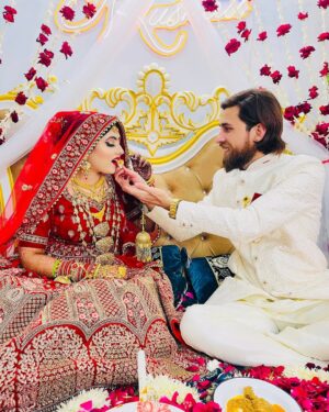 Rushna Noor Instagram - Happy 3rd Anniversary too u my loving caring nd most favorite person I love u so much 😘😘😘🌺🌺 ur my best friend too nd Your love makes me feel like the luckiest person in the world …Life is never easy, but with u beside me, every day is a new adventure. Here is to many more years to come nd u came into my life and changed everything in a positive way. I appreciate your presence in my life more than words can express nd There is no one who understands me better than you nd ur my everything As we grow older together, as we continue to change with age, there is one thing that will never change. I will always keep falling in love with you 🌺🌺🌺
#happy #anniversary #love