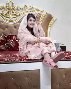 Actress Rushna Noor HD Photos and Wallpapers May 2023