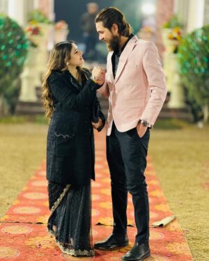 Rushna Noor Instagram - Tose Naina jab se mile 🫶🏻
✰
✰
✰
✰
✰
✰
✰
✰
✰
✰
✰
✰
#instagram #couple #husbandandwife #rushail #photo #couplegoals #love