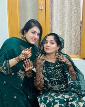 Rushna Noor Instagram - M E H N D I V I B E ‘ s
✰
✰
✰
✰
✰
✰
#rushna #instagram #vibes #today #outfit #wedding #mehndi #instalike #instadaily #fyp #for #you