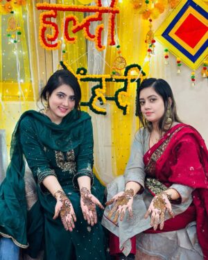Rushna Noor Instagram - M E H N D I V I B E ‘ s
✰
✰
✰
✰
✰
✰
#rushna #instagram #vibes #today #outfit #wedding #mehndi #instalike #instadaily #fyp #for #you