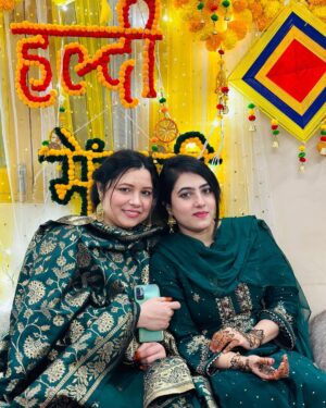 Rushna Noor Instagram - M E H N D I V I B E ‘ s
✰
✰
✰
✰
✰
✰
#rushna #instagram #vibes #today #outfit #wedding #mehndi #instalike #instadaily #fyp #for #you