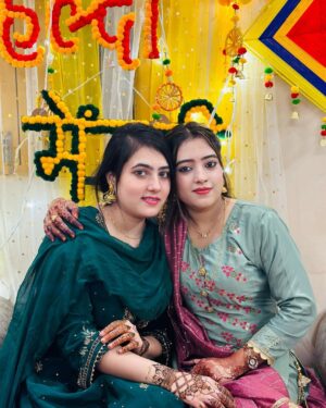 Rushna Noor Instagram - M E H N D I V I B E ‘ s
✰
✰
✰
✰
✰
✰
#rushna #instagram #vibes #today #outfit #wedding #mehndi #instalike #instadaily #fyp #for #you