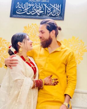 Rushna Noor Instagram - My real smile comes out when I am with you ♥
✰
✰
✰
✰
✰
✰
#rushail #instagram #couple