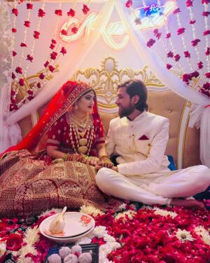 Rushna Noor Instagram - Happy 3rd Anniversary too u my loving caring nd most favorite person I love u so much 😘😘😘🌺🌺 ur my best friend too nd Your love makes me feel like the luckiest person in the world …Life is never easy, but with u beside me, every day is a new adventure. Here is to many more years to come nd u came into my life and changed everything in a positive way. I appreciate your presence in my life more than words can express nd There is no one who understands me better than you nd ur my everything As we grow older together, as we continue to change with age, there is one thing that will never change. I will always keep falling in love with you 🌺🌺🌺
#happy #anniversary #love