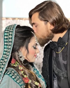 Rushna Noor Instagram - Happy 3rd Anniversary too u my loving caring nd most favorite person I love u so much 😘😘😘🌺🌺 ur my best friend too nd Your love makes me feel like the luckiest person in the world …Life is never easy, but with u beside me, every day is a new adventure. Here is to many more years to come nd u came into my life and changed everything in a positive way. I appreciate your presence in my life more than words can express nd There is no one who understands me better than you nd ur my everything As we grow older together, as we continue to change with age, there is one thing that will never change. I will always keep falling in love with you 🌺🌺🌺
#happy #anniversary #love