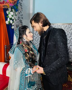 Rushna Noor Instagram - Happy 3rd Anniversary too u my loving caring nd most favorite person I love u so much 😘😘😘🌺🌺 ur my best friend too nd Your love makes me feel like the luckiest person in the world …Life is never easy, but with u beside me, every day is a new adventure. Here is to many more years to come nd u came into my life and changed everything in a positive way. I appreciate your presence in my life more than words can express nd There is no one who understands me better than you nd ur my everything As we grow older together, as we continue to change with age, there is one thing that will never change. I will always keep falling in love with you 🌺🌺🌺
#happy #anniversary #love