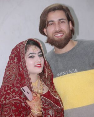 Rushna Noor Instagram - Happy 3rd Anniversary too u my loving caring nd most favorite person I love u so much 😘😘😘🌺🌺 ur my best friend too nd Your love makes me feel like the luckiest person in the world …Life is never easy, but with u beside me, every day is a new adventure. Here is to many more years to come nd u came into my life and changed everything in a positive way. I appreciate your presence in my life more than words can express nd There is no one who understands me better than you nd ur my everything As we grow older together, as we continue to change with age, there is one thing that will never change. I will always keep falling in love with you 🌺🌺🌺
#happy #anniversary #love