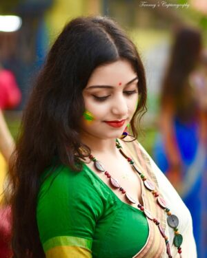 Ruspsa Saha Instagram - শুভ দোলযাত্রা ও হোলির রঙিন শুভেচ্ছা রইল…